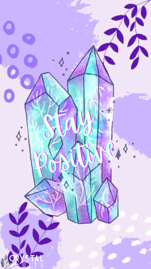 虹彩水晶，帶有「Stay Positive」文字，在薰衣草水彩背景上，配有樹枝。