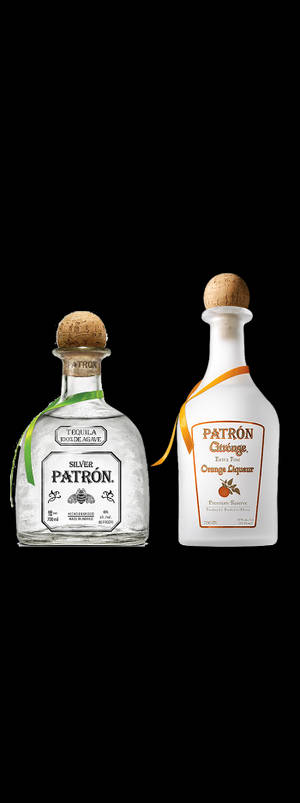 兩瓶Patron酒瓶，一瓶銀色龍舌蘭酒和一瓶橙色利口酒在黑色背景上