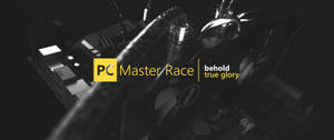 PC遊戲硬體特寫，帶有黃色發光的「PC Master Race」文字。