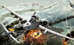 軍用噴射機在被火焰和煙霧吞沒的城市上空進行空戰。