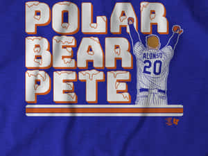 藍色T恤上印有卡通棒球手在「Polar Bear Pete」文字旁慶祝。