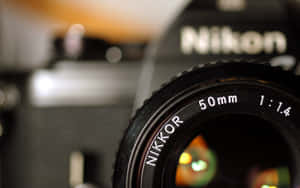 尼康 NIKKOR 50mm 1:1.4 鏡頭特寫，散景背景。