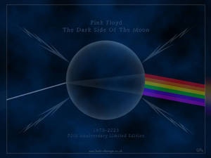 Pink Floyd《月之暗面》50週年限量版專輯封面，帶有彩虹棱鏡和月球。