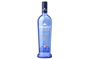 藍色玻璃瓶裝Pinnacle伏特加，帶有白色標籤和山脈標誌。