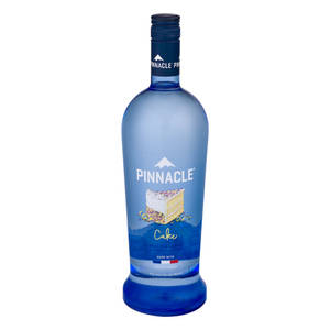 藍色 Pinnacle Cake 伏特加瓶，標籤上有蛋糕圖案。