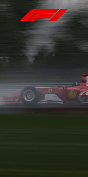紅色法拉利F1賽車在潮濕賽道上以動態模糊效果疾馳。