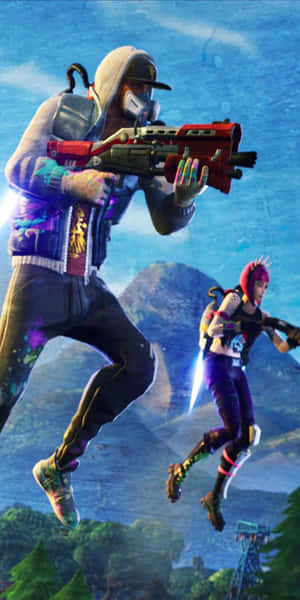 兩個 Fortnite 玩家在山脈景觀上空進行空中戰鬥，手持發光武器。