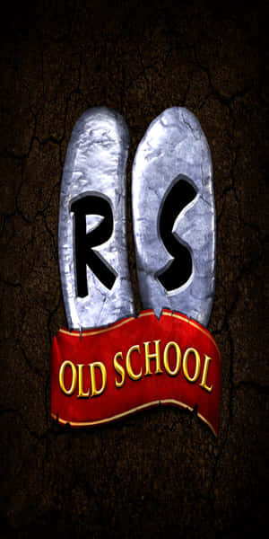 RS old school標誌，金屬字母和紅色橫幅置於龜裂泥土上。
