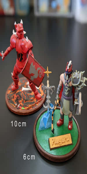 兩個彩繪奇幻微縮模型：一個紅色惡魔戰士和一個裝甲戰士展示中。