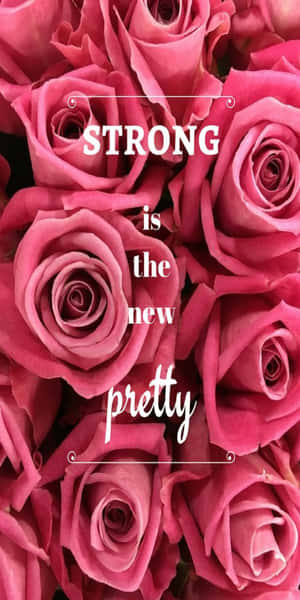 粉紅玫瑰，上面疊加著文字「Strong is the new pretty」。