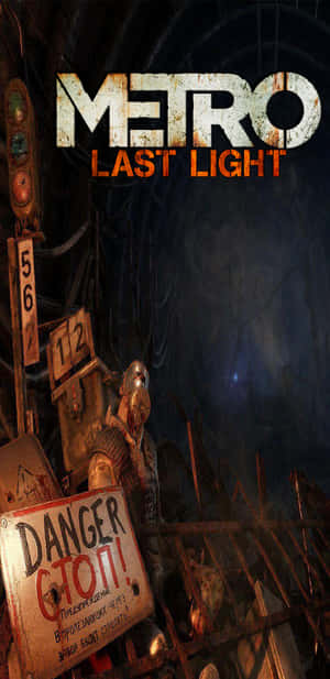 生鏽的地鐵隧道，帶有警告標誌和「Metro Last Light」標題。 — 地鐵：最後的曙光 壁紙