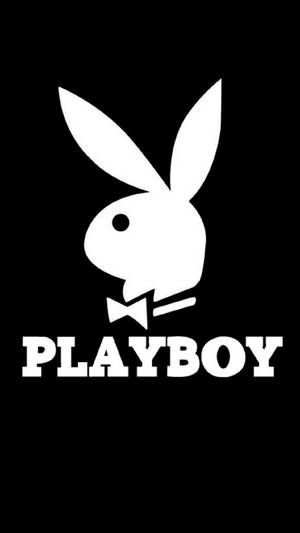 Playboy兔子標誌帶蝴蝶結和文字在黑色背景上