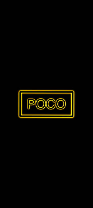 黑色背景上的霓虹黃色 POCO 標誌