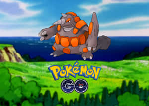 滾動岩小精靈在綠色山丘上空盤旋，背景是大海，下方有 Pokémon GO 標誌。 — 可愛寵物小精靈 壁紙
