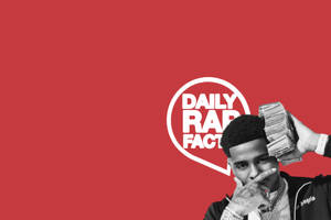 說唱歌手在紅色背景上手持一疊疊現金，旁邊有Daily Rap Fact標誌。