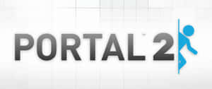Portal 2 遊戲標誌，藍色人物在瓷磚牆上的文字旁攀爬。 — 3440x1440 壁紙