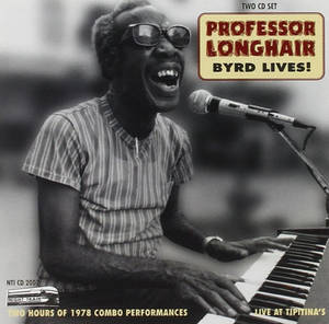 Professor Longhair在1978年於Tipitina's現場彈鋼琴時大笑。