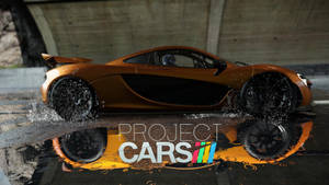 橙色跑車在混凝土高架橋下濺起水花，帶有 Project Cars 標誌。