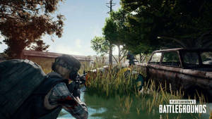 士兵在水邊生鏽的汽車旁瞄準步槍 — 4K 遊戲 壁紙