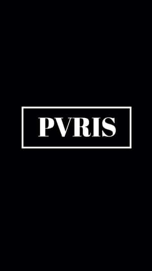 黑色背景矩形內顯示 PVRIS 的白色文字標誌。