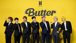 BTS成員身穿黑色西裝為Butter專輯照片擺姿勢。
