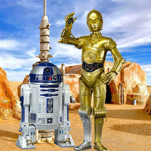 兩個星球大戰機械人R2-D2和C-3PO在沙漠峽谷中。 — 星際大戰 壁紙