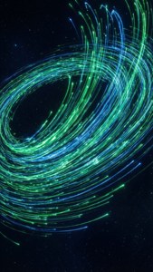 在星空夜空下，綠色和藍色光軌的動態漩渦