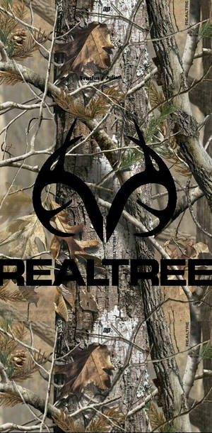 Realtree 迷彩圖案，在樹皮背景上帶有鹿頭標誌和品牌文字。