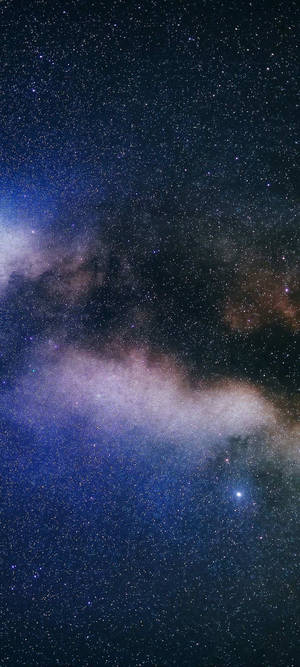 銀河系，在黑暗的夜空中閃耀著星雲和無數星星。
