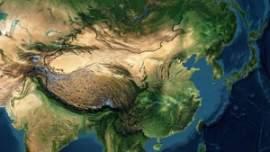 亞洲衛星地圖，顯示多樣地形，包括山脈、河流、沙漠和海岸線。