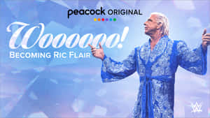 Ric Flair身穿藍色長袍為Peacock原創節目宣傳擺姿勢。