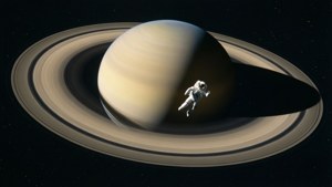 太空人在深空中靠近土星巨大環系統漂流。