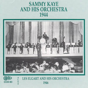 Sammy Kaye 和他的樂團於1944年在裝飾過的舞台上現場表演。