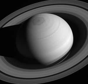 土星及其環的灰度太空視圖