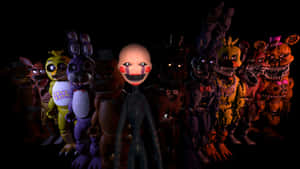 一群來自《Five Nights at Freddy's》的恐怖機械人角色，在昏暗燈光下。