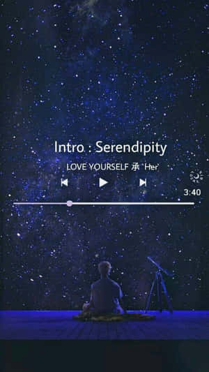 人坐在甲板上，星空下，有望遠鏡和音樂播放器疊加層