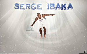 籃球運動員 Serge Ibaka 在帶有光束的發光網格上擺出動作姿勢。 — 祖寇 壁紙