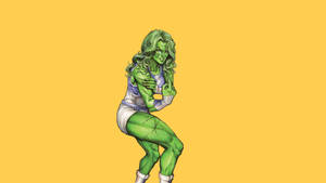 She-Hulk穿著白色服裝在黃色背景前自信地擺姿勢 — 驚奇少女 壁紙