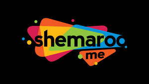 黑色背景上帶有文字 shemaroc me 的彩色抽象標誌 — 電影 壁紙
