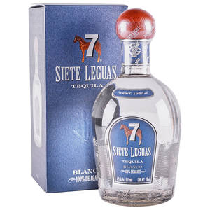 Siete Leguas龍舌蘭酒瓶和帶有馬標誌的盒子