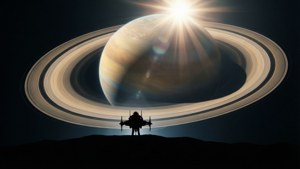 太空人在外星行星上的剪影，看著背後有明亮太陽的巨大環狀行星