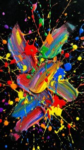 黑色背景上色彩繽紛的顏料爆炸