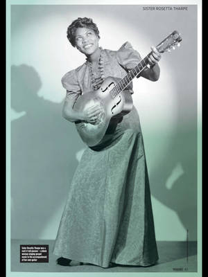 Sister Rosetta Tharpe 喺復古工作室相入面，帶住開心嘅表情彈結他。