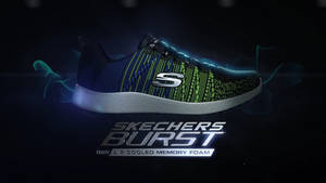 Skechers Burst運動鞋採用氣冷記憶泡棉技術，散發藍色能量光芒。