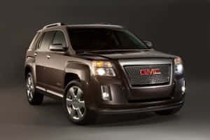 棕色GMC Acadia SUV，帶有鍍鉻細節和照明頭燈，在工作室環境中。 — Surface Pro 壁紙
