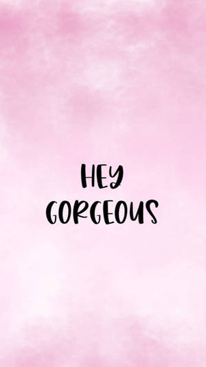 粉紅色水彩背景，帶有黑色文字，上面寫著 hey gorgeous。