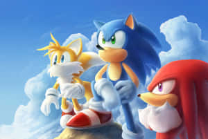 Sonic Tails 和 Knuckles 站在懸崖上，背景是藍天和白雲。 — MacBook Air M2 壁紙