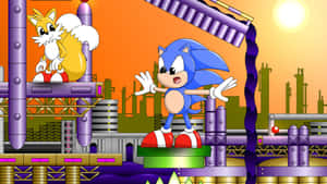 Sonic 同 Tails 喺一個色彩繽紛嘅工業平台上，背後係日落城市景觀。 — 超音鼠 壁紙