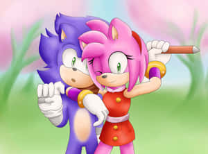 Sonic 和 Amy Rose 在一個色彩繽紛的花園中擁抱，Amy 拿著一支鉛筆。 — 可愛情侶 GIF 壁紙