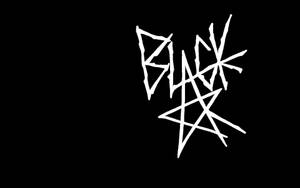 黑色背景上，白色風格文字寫著「black」，下方有一個五角星。